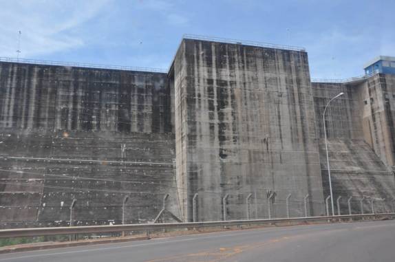A enorme barragem de Tucuruí - PA, a segunda maior do Brasil